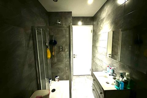 Flat C, 208 Burrage Road, London, SE18 7JU
