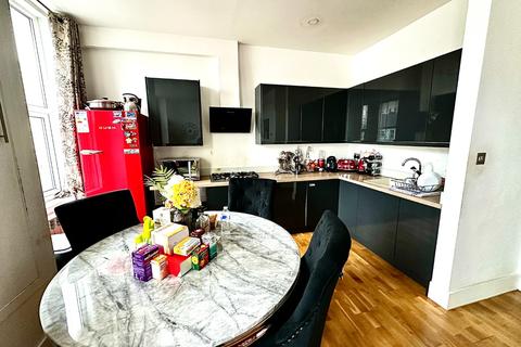 Flat C, 208 Burrage Road, London, SE18 7JU
