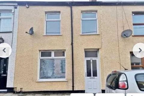 3 bedroom terraced house to rent, Woodland Road, Tylorstown