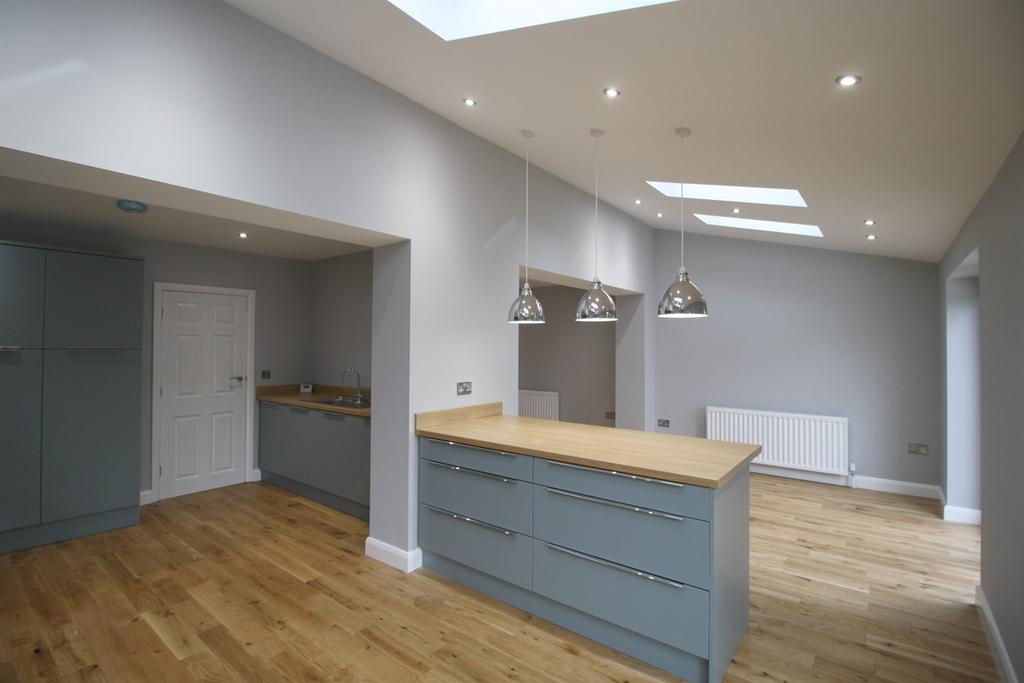 Woolsington Gardens, Woolsington, Newcastle Upon Tyne 4 bed semidetached house £1,500 pcm (£