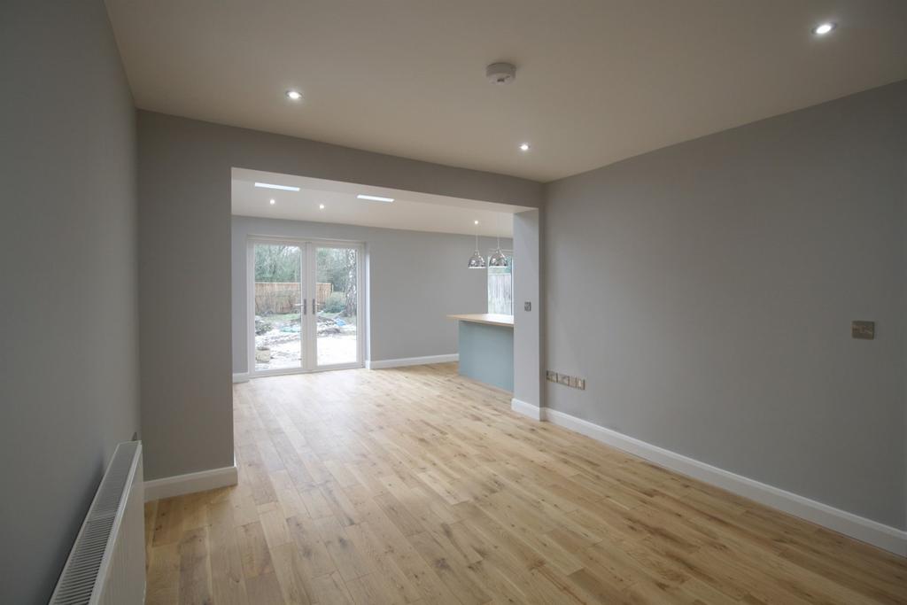 Woolsington Gardens, Woolsington... 4 bed semidetached house £1,500 pcm (£346 pw)