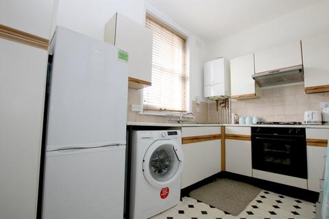 Studio to rent, Brondesbury Park, Nw2