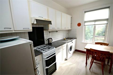 2 bedroom flat to rent, Thorverton Road, Cricklewood