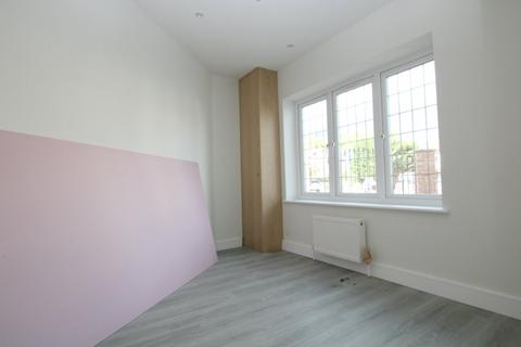 2 bedroom flat to rent, Park Avenue North, Willesden Green