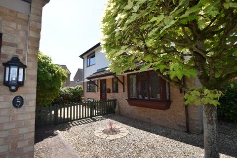 5 Honeysuckle Close, Tiverton, EX16 6TE