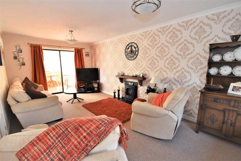 5 Honeysuckle Close, Tiverton, EX16 6TE