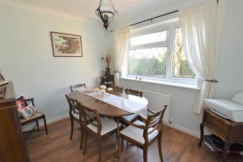 5 Honeysuckle Close, Tiverton, EX16 6TE
