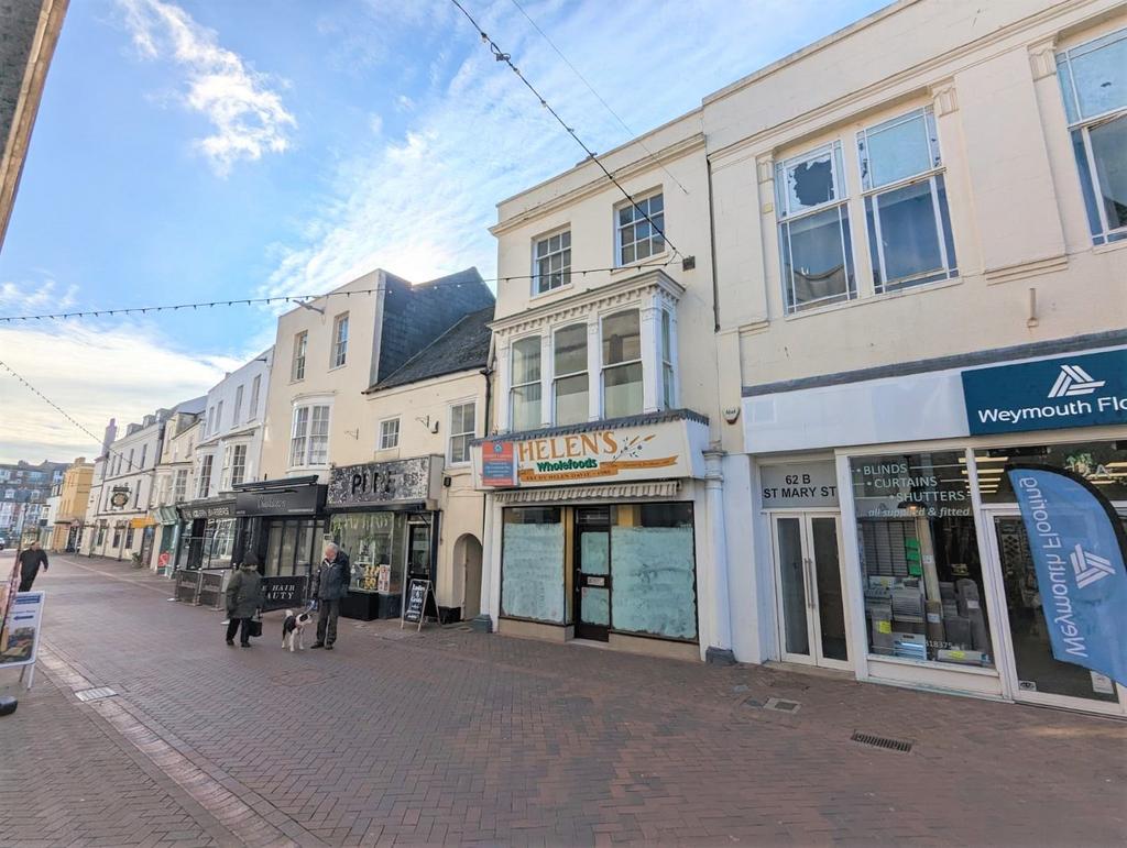 Freehold shop with two flats in prime... 3 bed terraced house £330,000