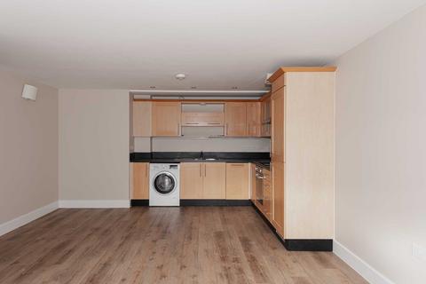2 bedroom apartment to rent, Central Walk, Epsom