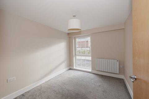 2 bedroom apartment to rent, Central Walk, Epsom