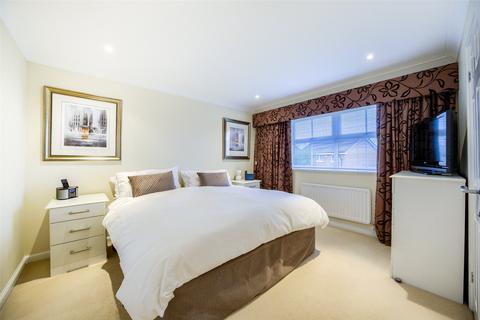 25 Alderminster Road, Hillfield, Solihull, B91 3UN