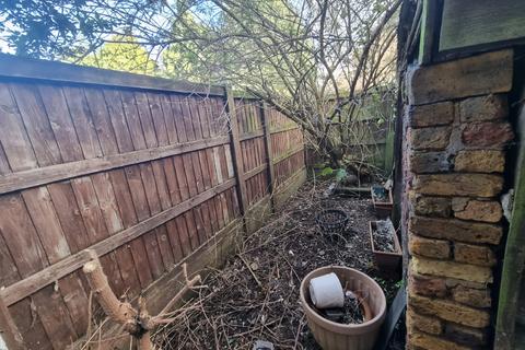 31 South Road, South Ockendon, RM15 6NU