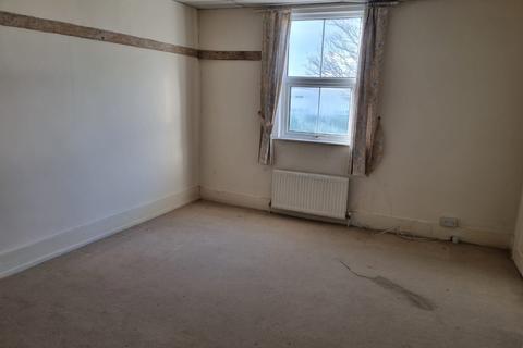 31 South Road, South Ockendon, RM15 6NU