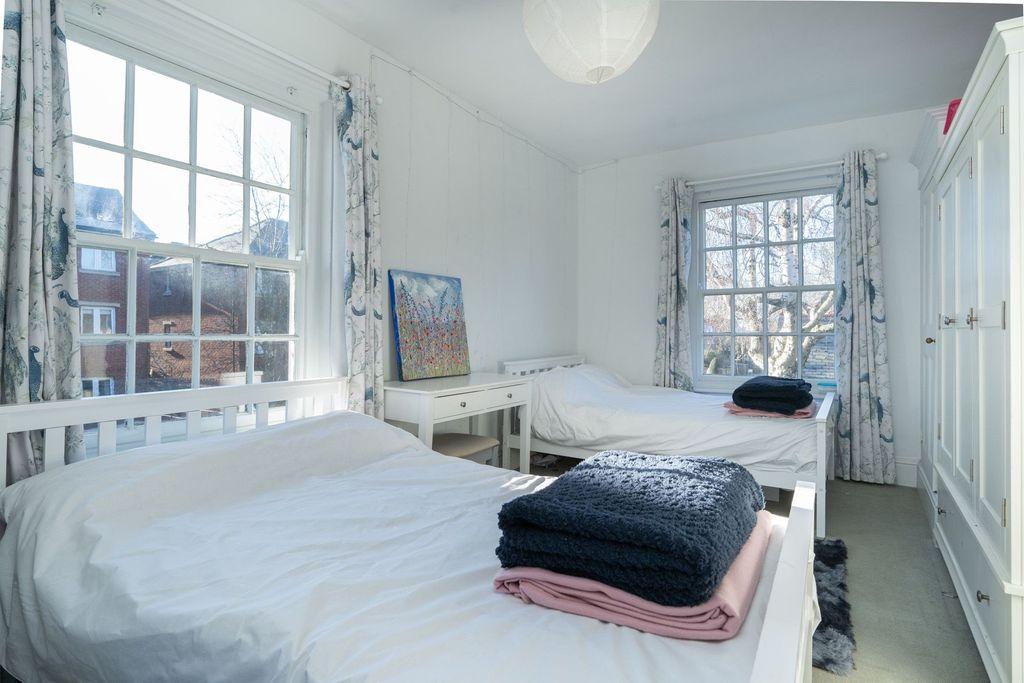 Bedroom 2 (Double)