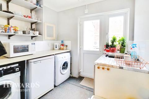 12 Beach Road, Lowestoft, NR32 1EA