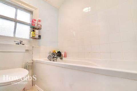 12 Beach Road, Lowestoft, NR32 1EA