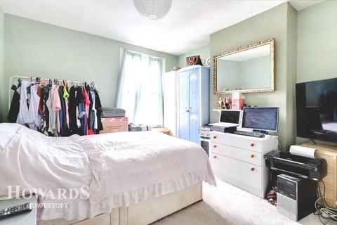 12 Beach Road, Lowestoft, NR32 1EA