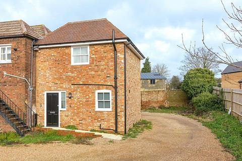 2 bedroom end of terrace house to rent - High Street, Milton Regis, Sittingbourne, Kent, ME10
