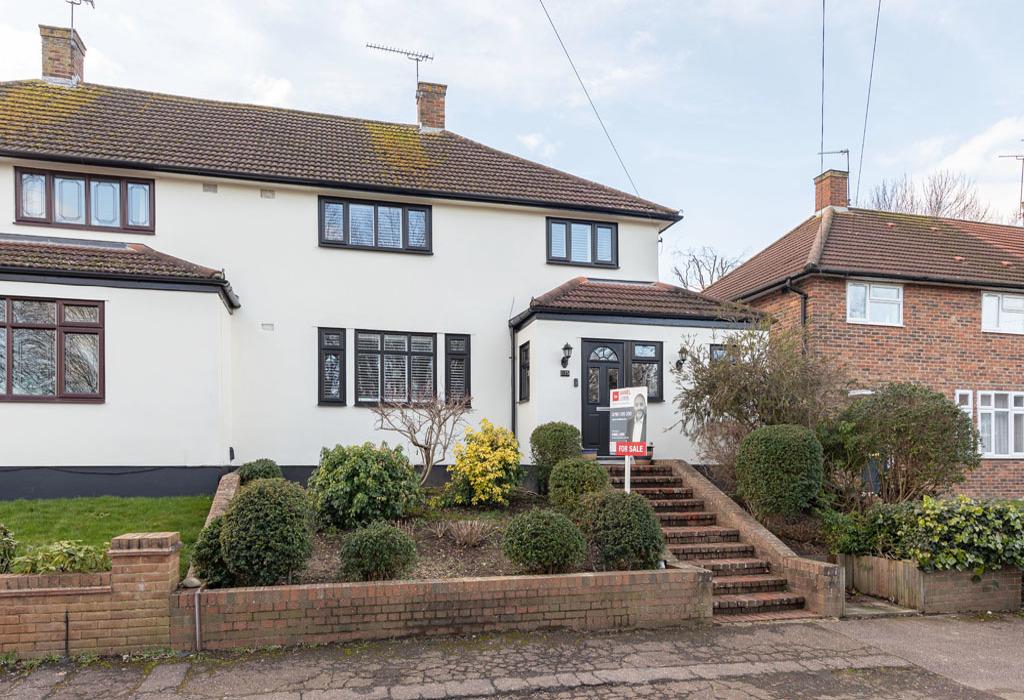 Grosvenor Drive, Loughton, Essex 4 bed semidetached house £700,000