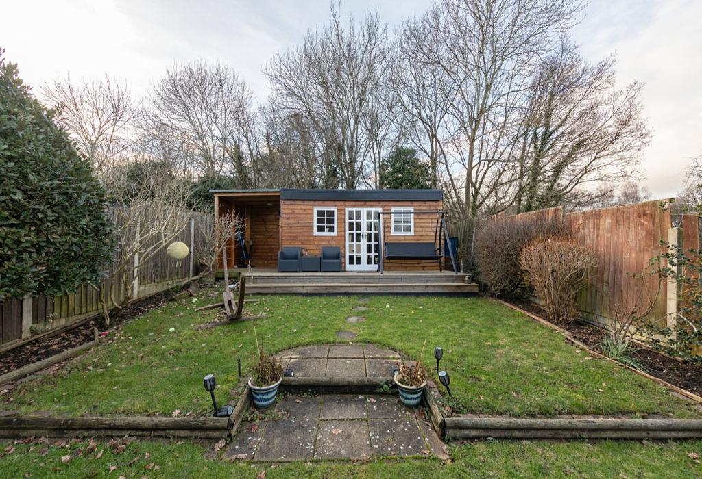 Grosvenor Drive, Loughton, Essex 4 bed semidetached house £700,000