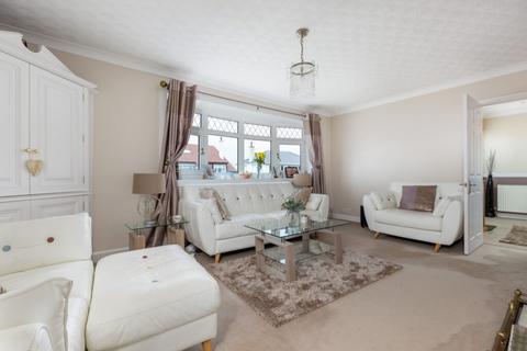 10 Castleton Crescent, Newton Mearns, Glasgow, G77 5JX