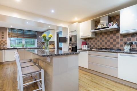 10 Castleton Crescent, Newton Mearns, Glasgow, G77 5JX
