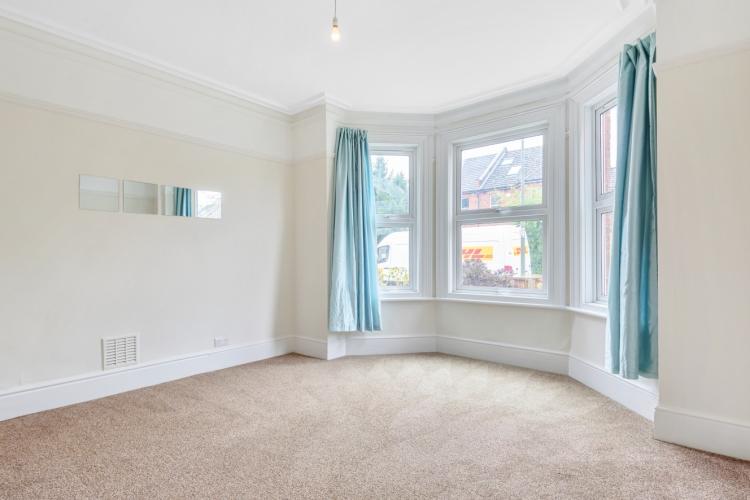Hawes Road Bromley BR1 1 bed apartment £1,500 pcm (£346 pw)
