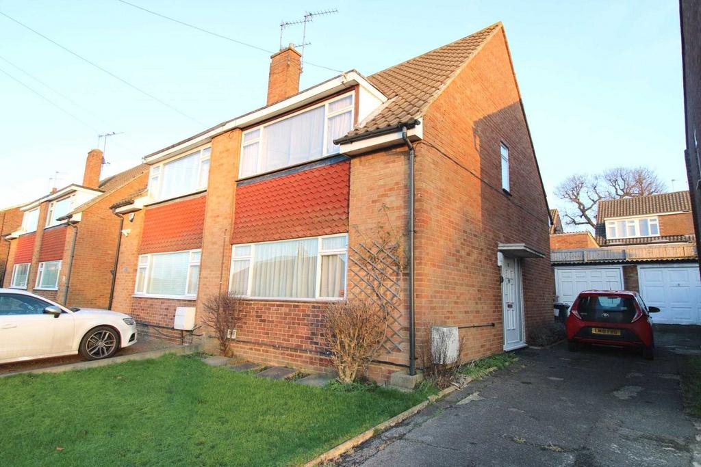 Melrose Avenue, Potters Bar 3 bed semidetached house for sale £500,000
