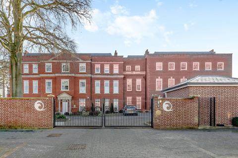 3 bedroom penthouse for sale - Gleneagle Manor, Townsend Lane, Harpenden, Hertfordshire