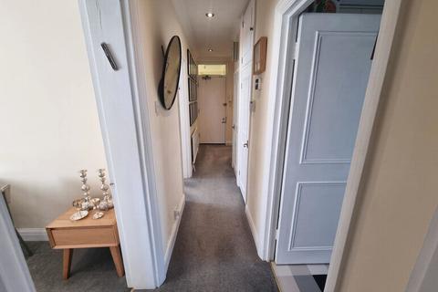 2 bedroom flat for sale - Stonegrove, Edgware, HA8