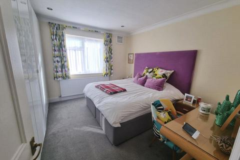 2 bedroom flat for sale - Stonegrove, Edgware, HA8