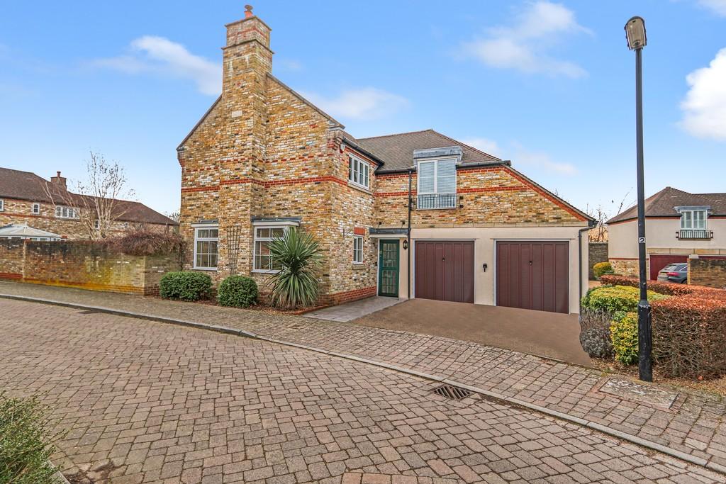 Gowrie Place, Caterham 4 bed detached house for sale £750,000