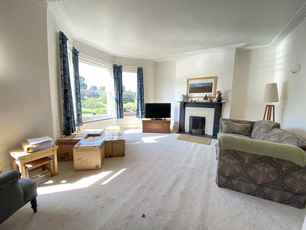 Station Road, Budleigh Salterton 2 bed apartment £1,000 pcm (£231 pw)