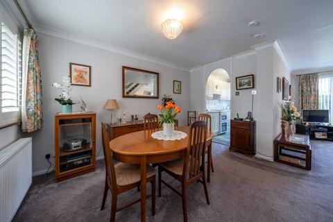 8 Denham Close, Hemel Hempstead, HP2 7JW