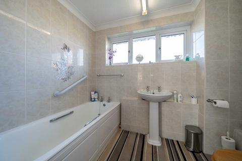 8 Denham Close, Hemel Hempstead, HP2 7JW