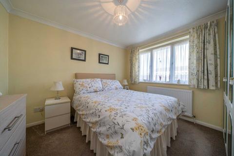 8 Denham Close, Hemel Hempstead, HP2 7JW