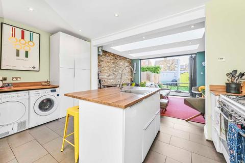 20 Edna Road, Raynes Park, London, SW20 8BT