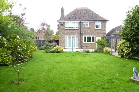 3 bedroom detached house for sale, High Road, Weston