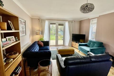 3 bedroom detached house for sale, High Road, Weston