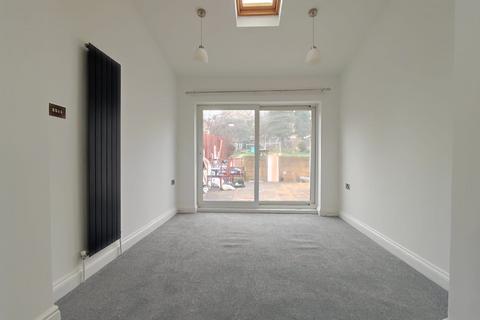 Studio to rent, Ashburnham Road, Luton, Bedfordshire