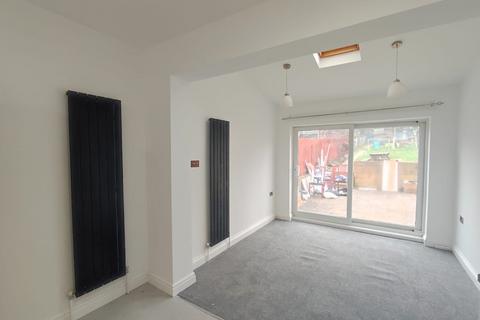 Studio to rent, Ashburnham Road, Luton, Bedfordshire