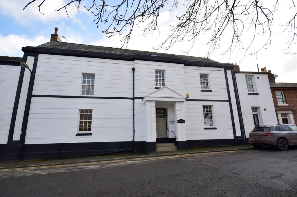 2 The Old White House, Claypit Street 4 bed terraced house - £360,000