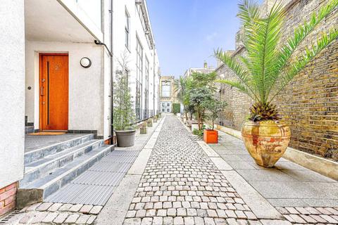 9 Marmion Mews, London, SW11 5PP