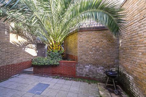 9 Marmion Mews, London, SW11 5PP