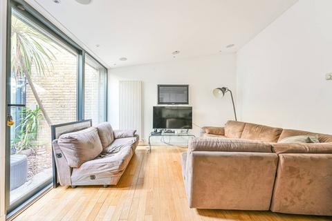 9 Marmion Mews, London, SW11 5PP