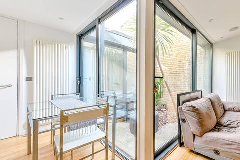 9 Marmion Mews, London, SW11 5PP