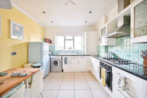 15b Washington Road, Worcester Park, KT4 8JG