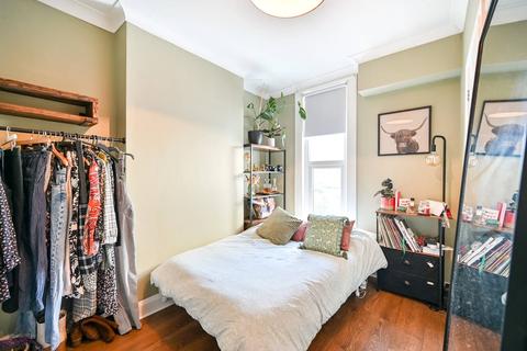 15b Washington Road, Worcester Park, KT4 8JG