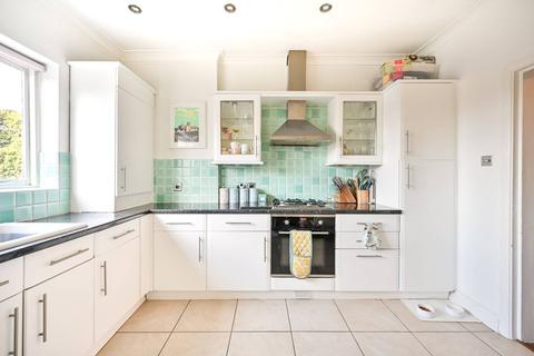 15b Washington Road, Worcester Park, KT4 8JG