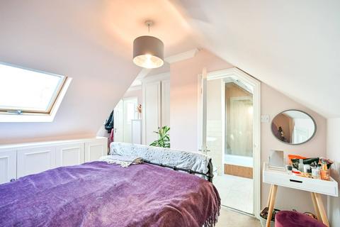 15b Washington Road, Worcester Park, KT4 8JG